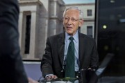 五行自测宏观经济学教授兼实践者Stanley Fisher逝世 曾培养全球多位经济决策者