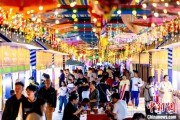 五行自测宁夏银川：非遗焰火迎端午 市民“粽”享夏日时光